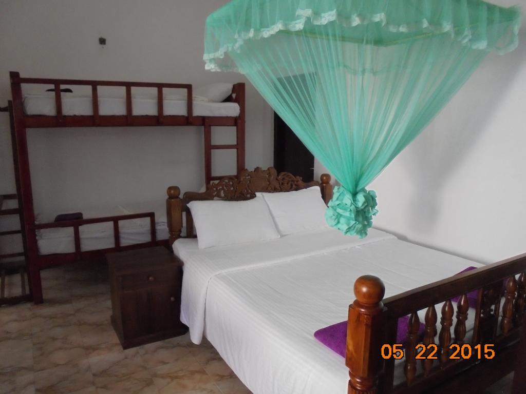 The Hotel Paradise Katunayaka Pokoj fotografie